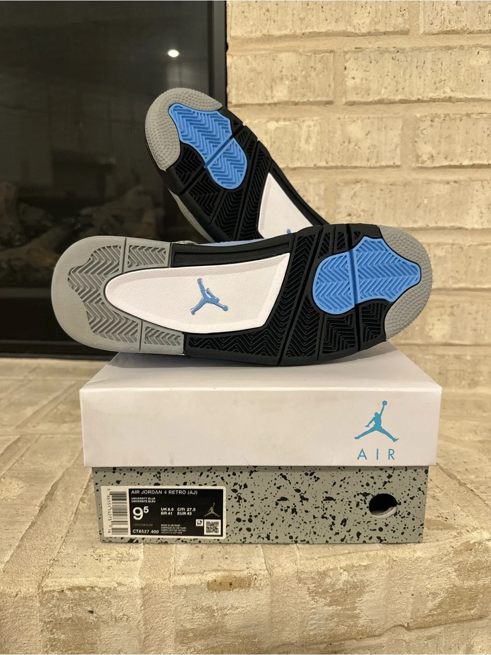 Jordan 4 ‘University Blue’
